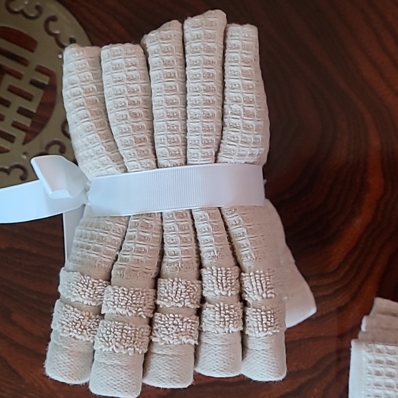 Hotel Balfour Washcloth Set - Picture 4 of 7